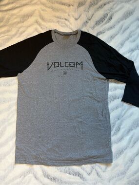 Volcom Men’s Gray Body with Black Raglan Long Sleeve Tee